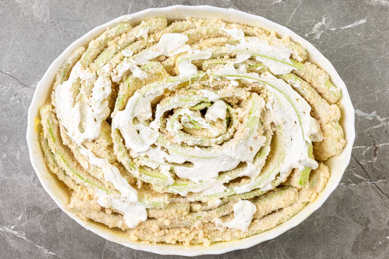 gratin de dovlecei asamblat cu iaurt pe deasupra