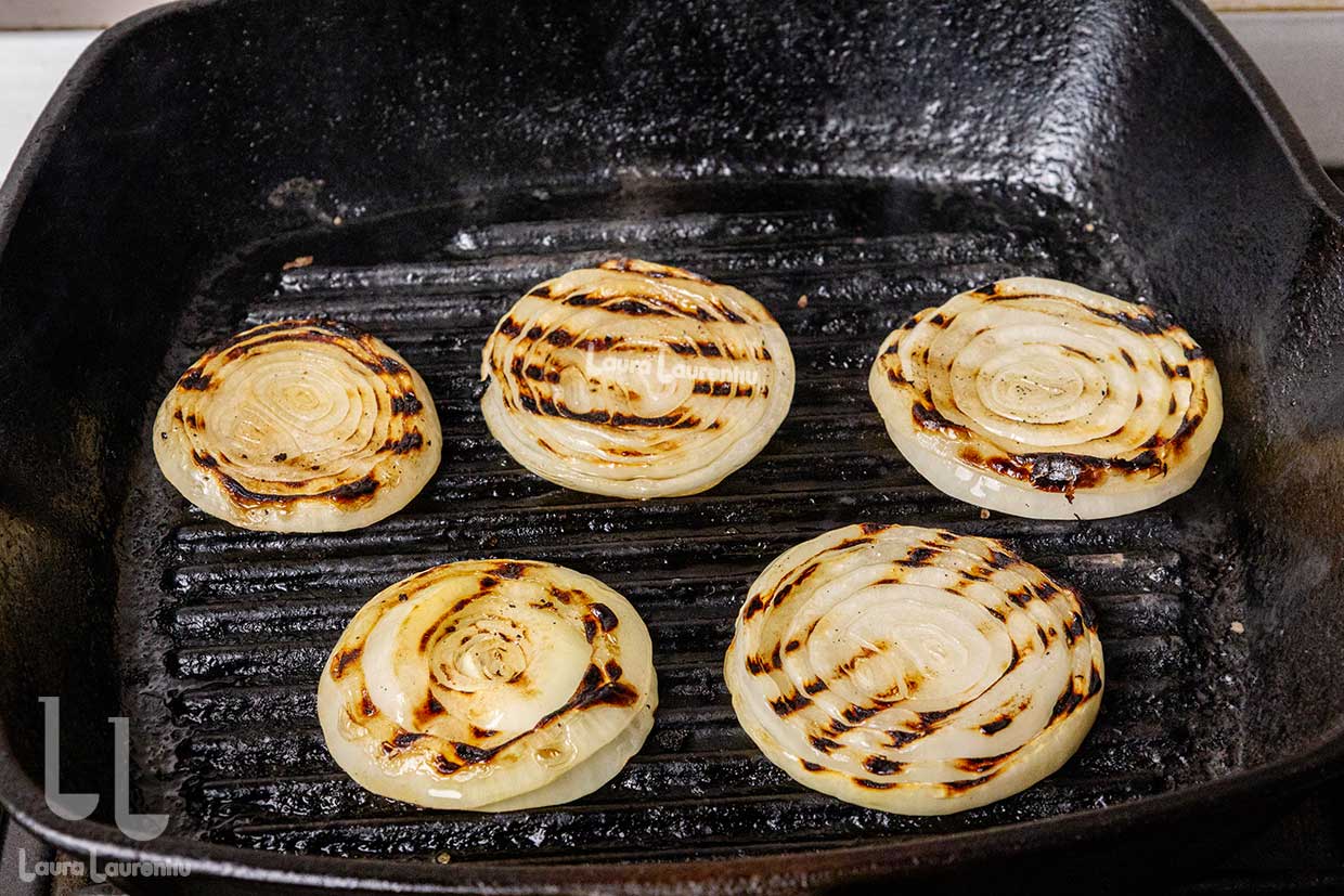 felii de ceapa la grill