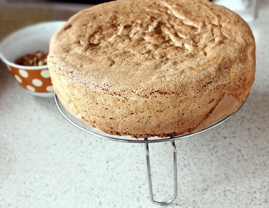 tort cu nuci, caramel si sirop de artar 5