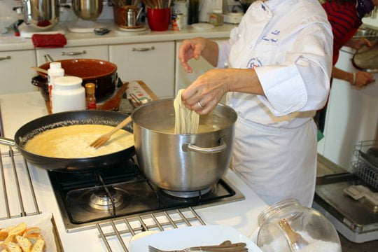 Preparare Pici - un fel de spaghetti mai groase, reteta de la scoala Lellei 10