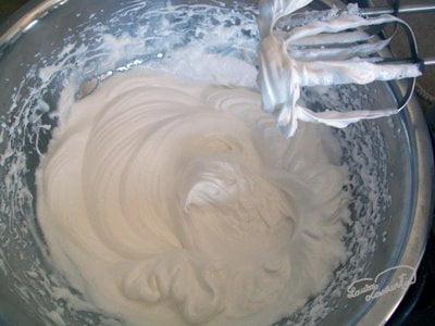 Preparare Tort cu zmeura si iaurt -Fluturi albi in zmeuris- 10