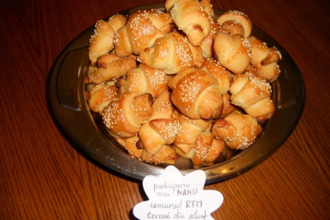 Cornuri din aluat cu iaurt, dospit la rece by Nanu