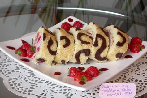 Rulada cu capsuni si crema cheesecake by stefanpizza