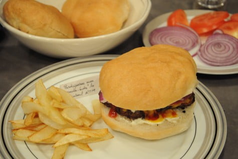 Pljeskavica sârbeascã – plescavița bãnãțeanã by Sanda Botis