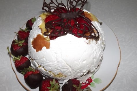 Tort cu zmeura si iaurt -Fluturi albi in zmeuris- by Ludmila