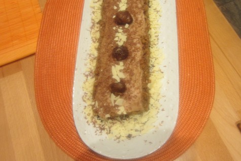 Rulada de bezea cu nuca umpluta cu crema de castane by Marga