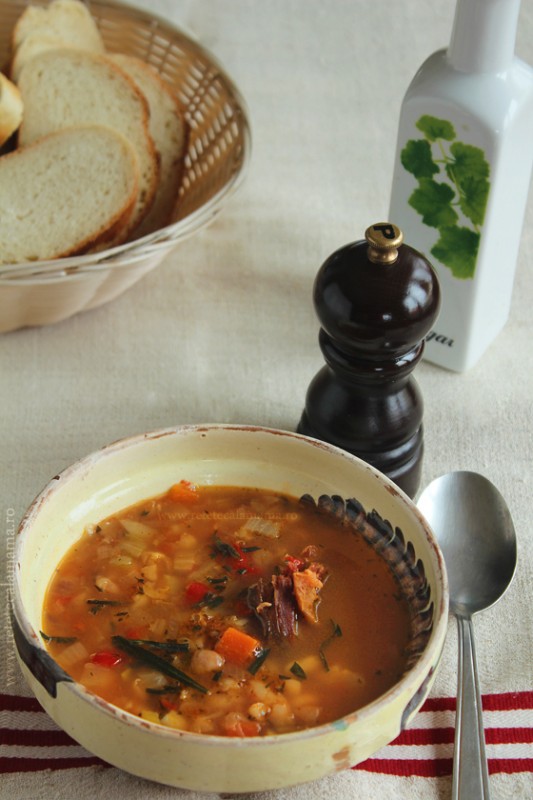 ciorba de fasole cu tarhon si afumatura 1