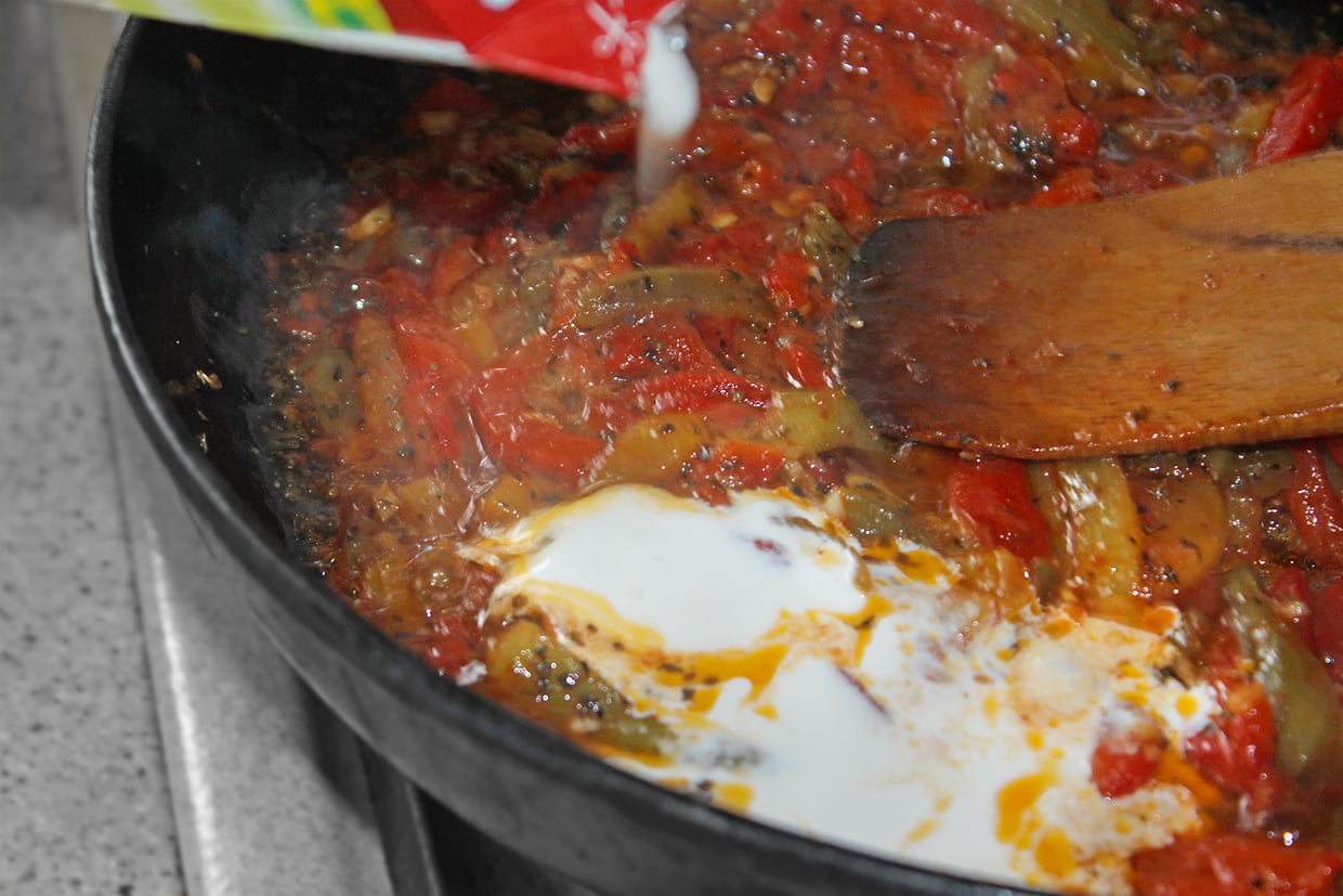 preparare sos de ardei copti cu smantana