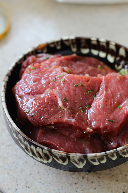 carne la marinat pentru friptura de vita cu sos de merisoare