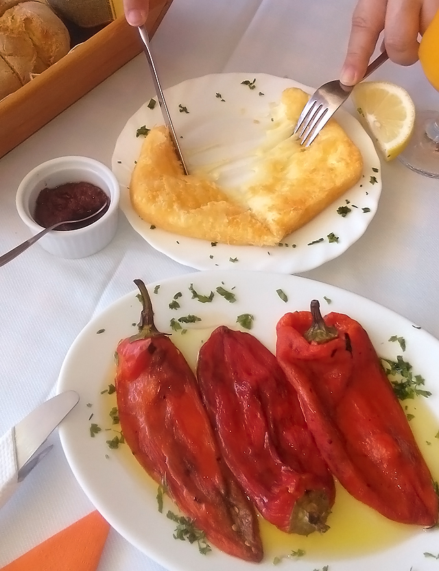 mancarea in vacanta in Grecia - hard yellow cheese and florina peppers