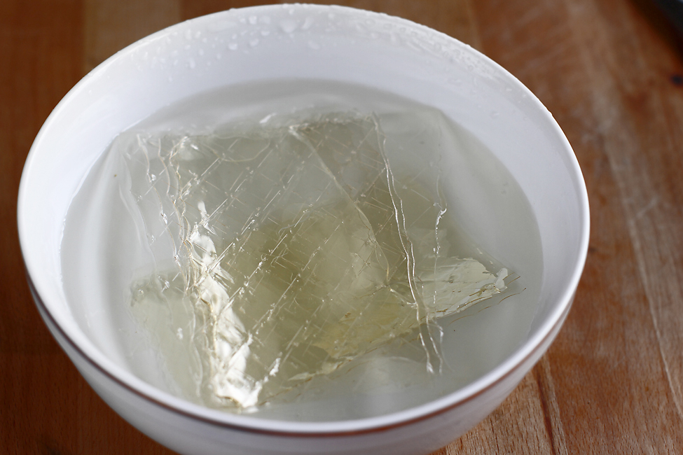 gelatina hidratata in apa rece