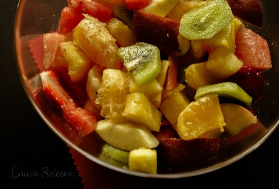 salată de fructe