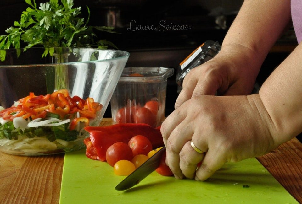 Preparare Salată bulgărească 7