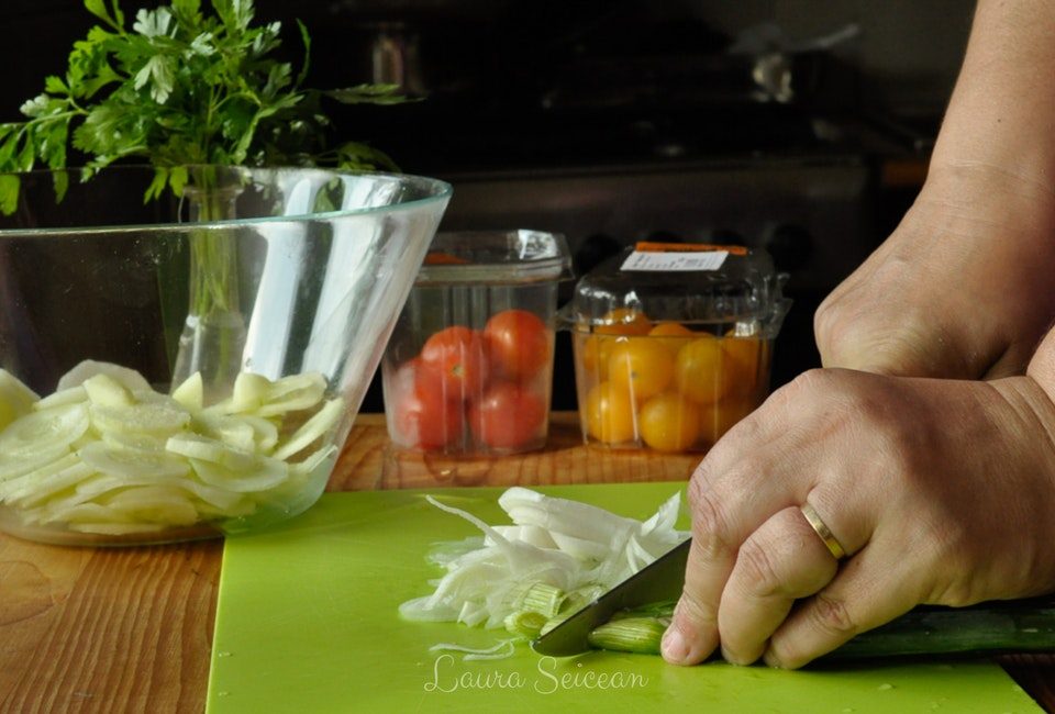 Preparare Salată bulgărească 5