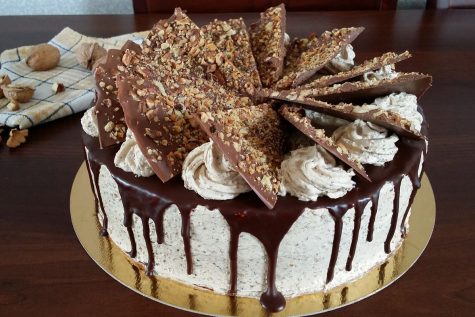 Tort cu nucă și ciocolată făcut de Emanuela Bejinar