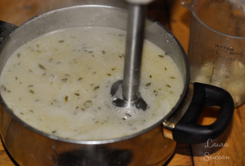 Preparare Supa-cremă de usturoi cu cartofi 11