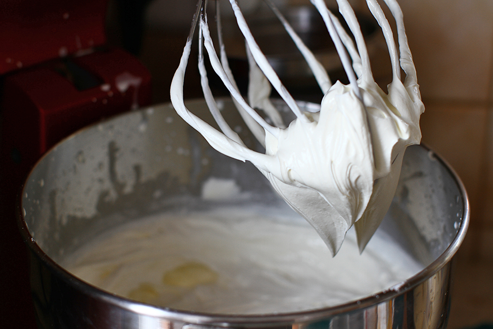 crema vanilata de mascarpone si frisca pentru tort de morcovi reteta