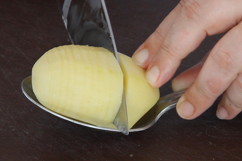 cum se taie cartofii pentru reteta hasselbak