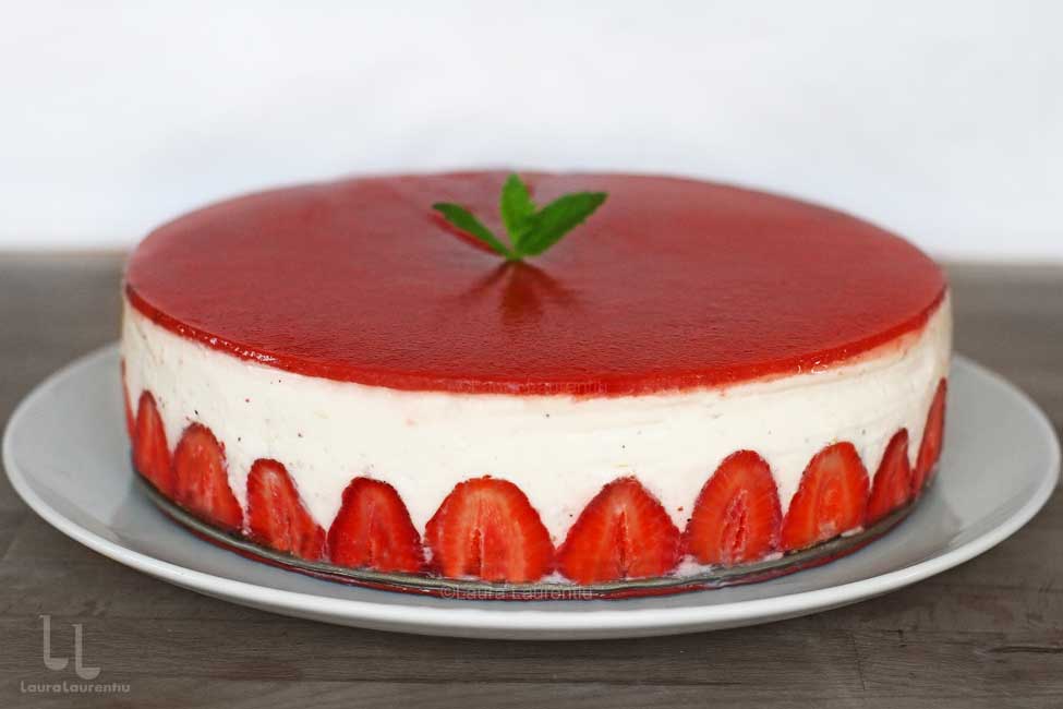 Prăjitura cu căpșuni și iaurt - o variantă de Fraisier cu mai puține calorii