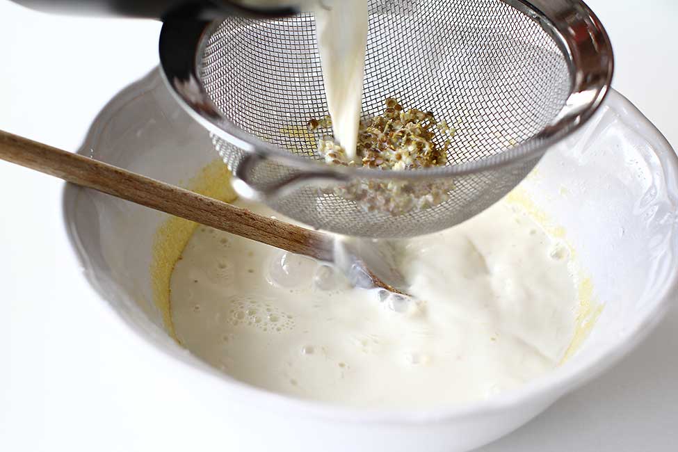 preparare crema chiboust cu lapte infuzat cu flori de soc