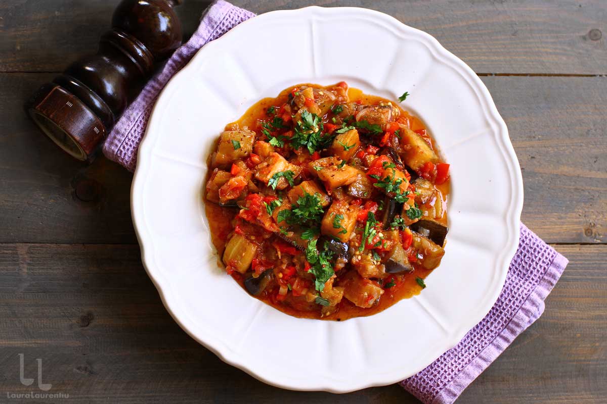 mancare de vinete cu sos de rosii si usturoi reteta mancare de vinete turceasca soslu patlıcan reteta laura laurentiu