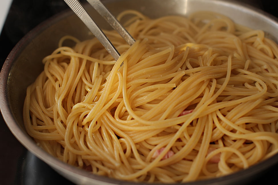 spaghete fierte adaugate in tigaie