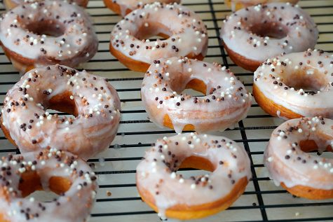 Donuts – doughnuts – gogoși americane cu glazură delicioasă