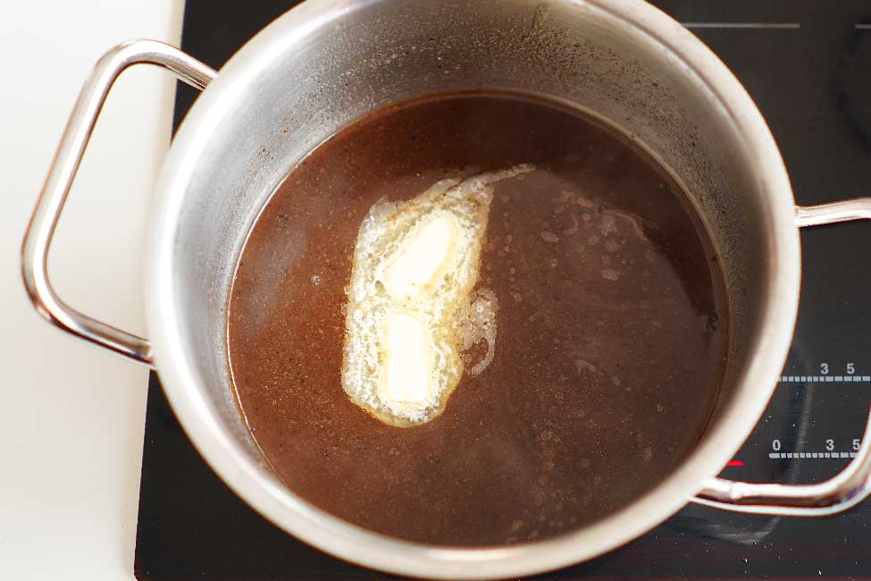 sosul fripturii ingrosat cu unt