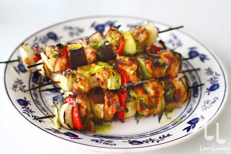Frigărui de pui cu legume – rețetă simplă și gustoasă