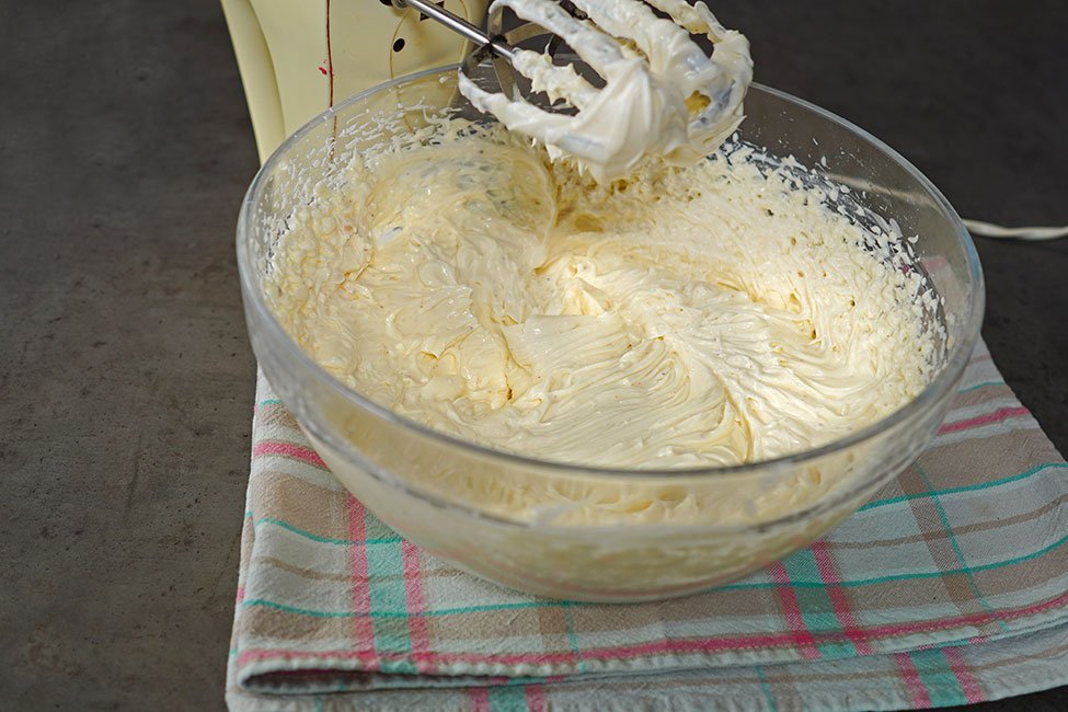 crema de branza mixata cu zaharul