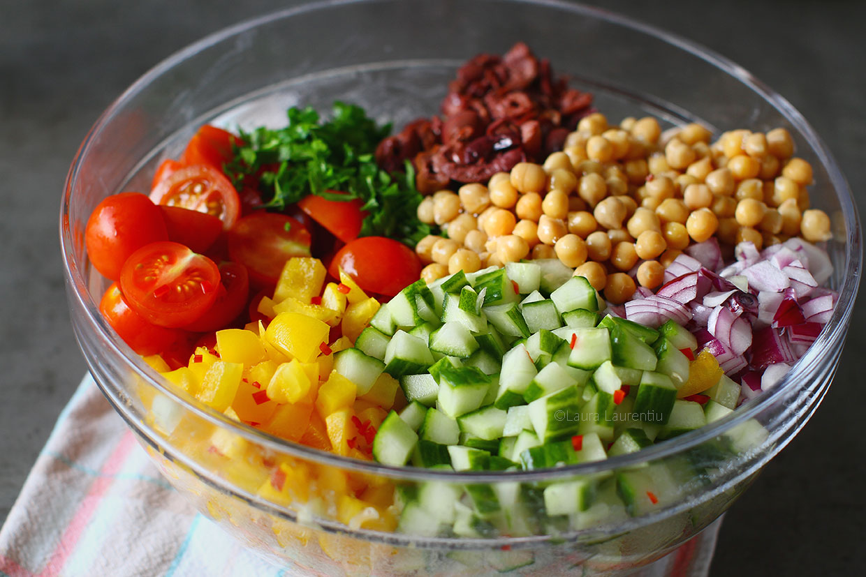adaugare vegetale in salata de paste