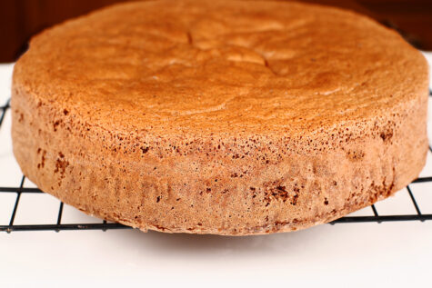 Blat de tort cu cacao, rețetă simplă pentru un blat pufos fără praf de copt