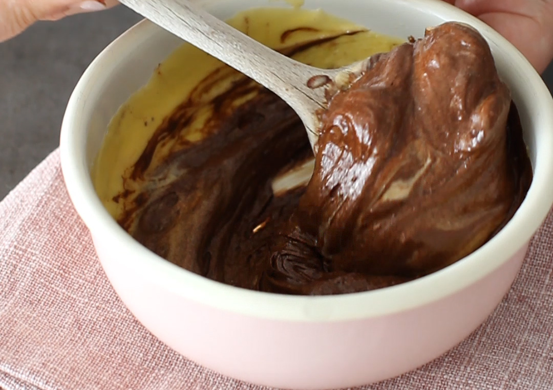 ciocolata topita in crema de baza pentru prajitura vieneza