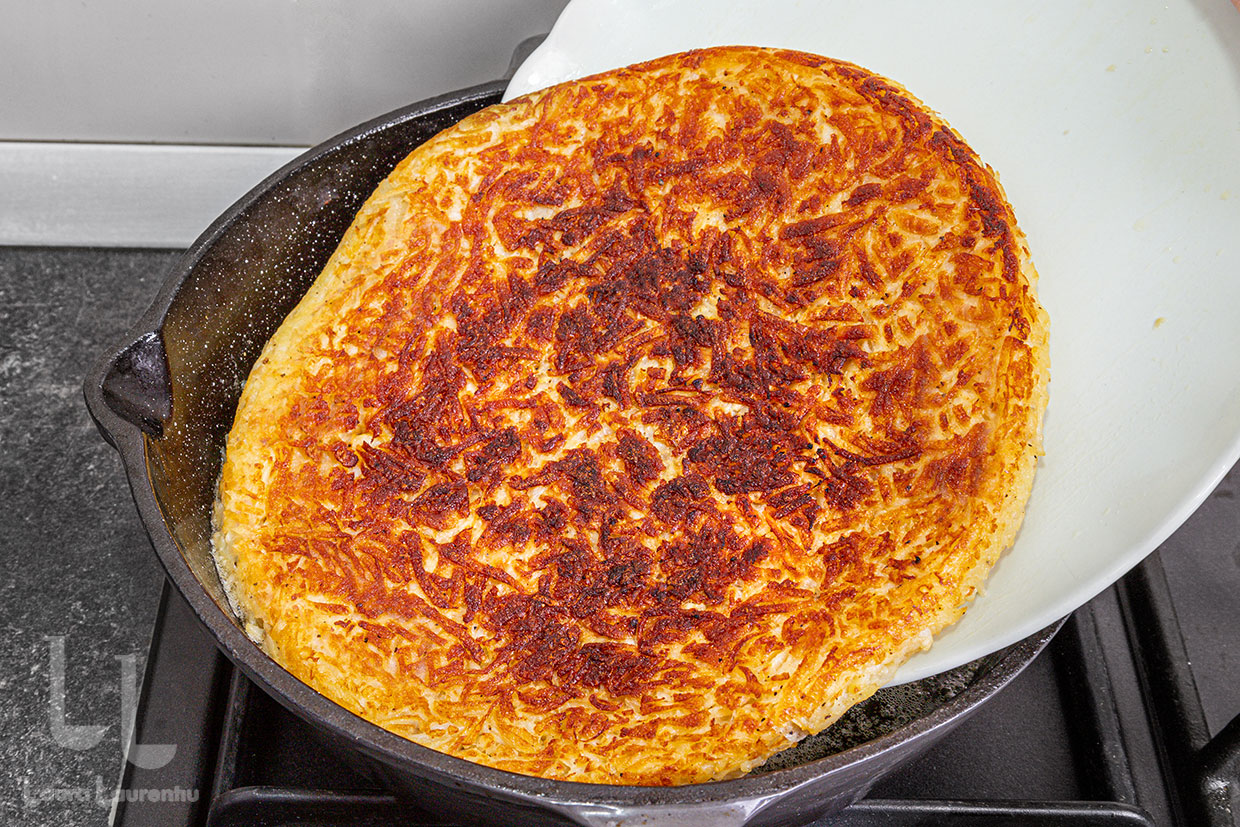 intoarcere rosti pentru gatire pe partea a doua