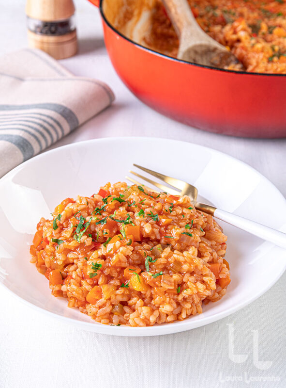 Pilaf de orez sârbesc rețetă simplă de orez cu legume și roșii Laura Laurențiu