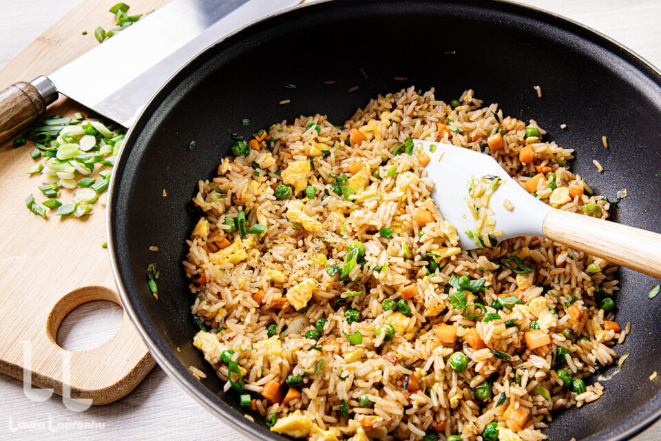 Orez prăjit cu legume și ou rețetă detaliată Laura Laurențiu