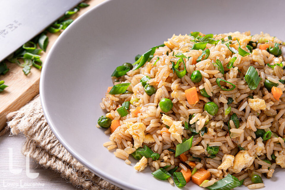 Orez prăjit cu legume și ou rețetă detaliată Laura Laurențiu