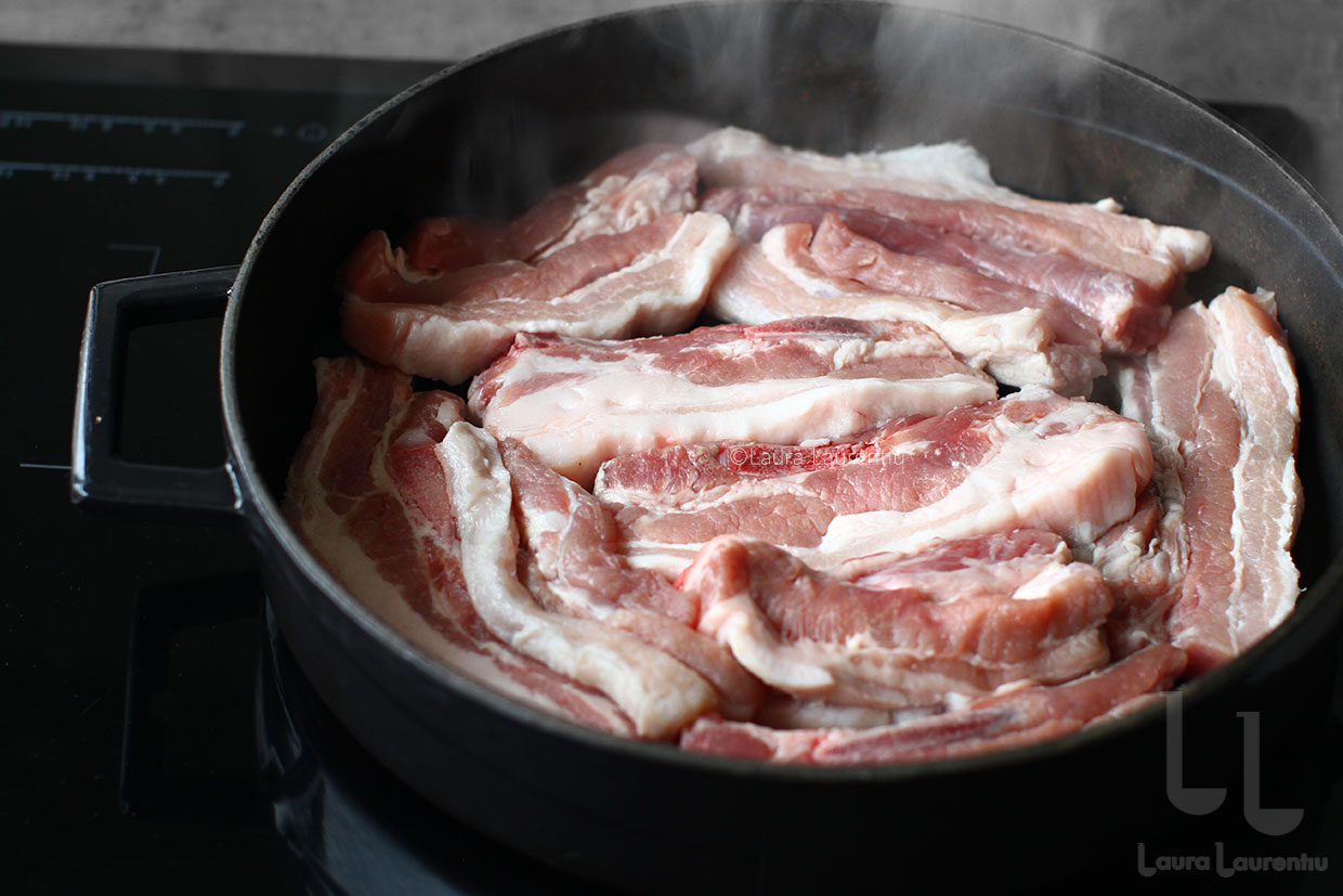felii de piept de porc in cratita de fonta