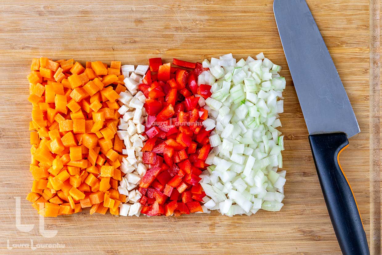 legume pentru zama de varza tocate pe tocator