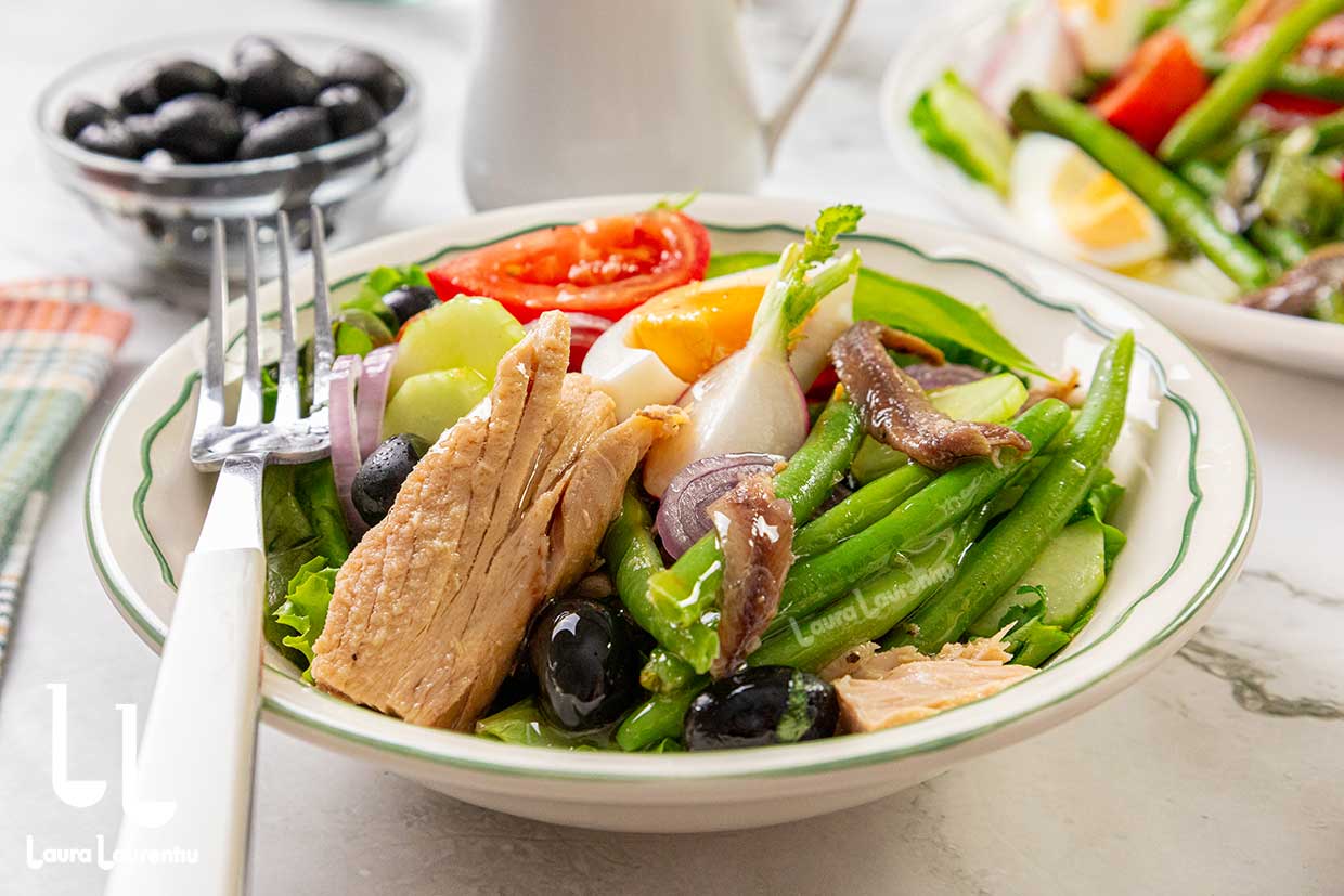 portie de salata nicoise reteta clasica salata nicoise