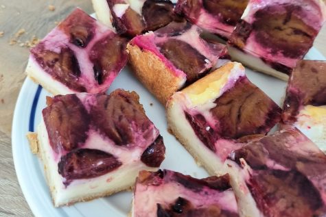 Prăjitura cu prune și cremă de smântână încercată de Corina Popa