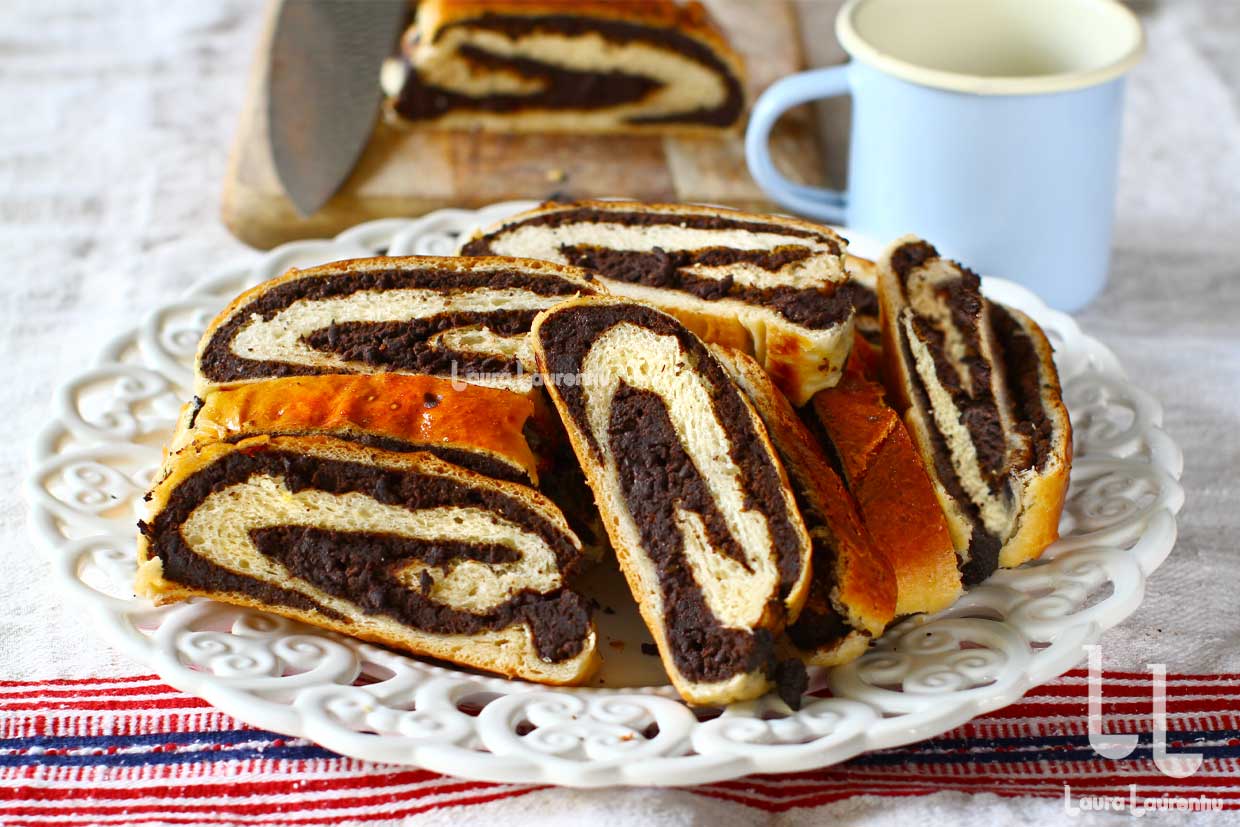 rulada din aluat dospit cu umplutura de roscove reteta traditionala din banat reteta video