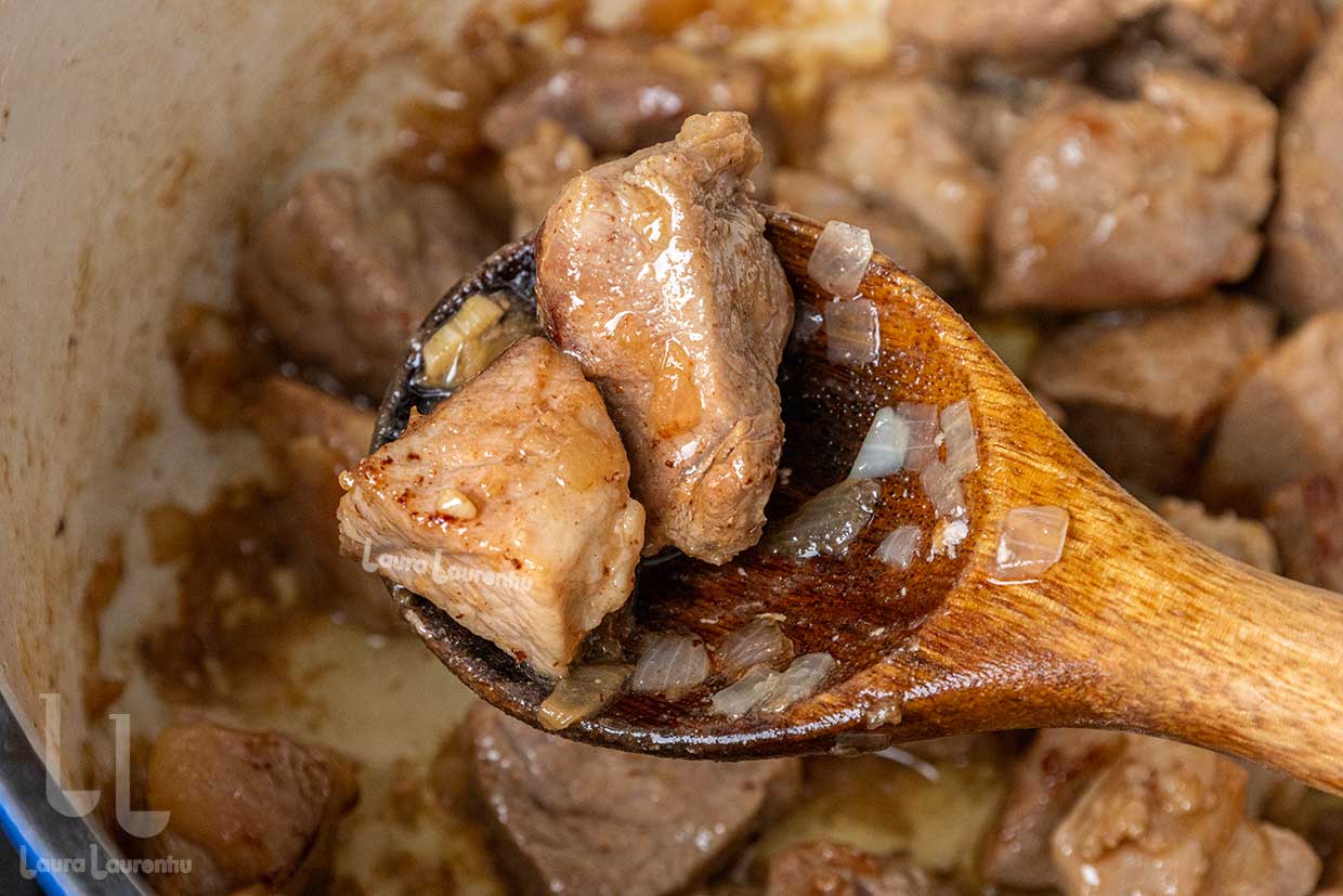 carne de porc inabusita cu ceapa