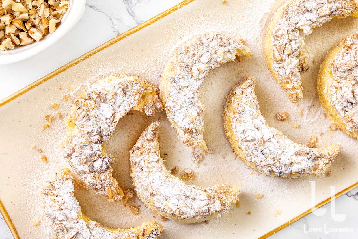 prajitura semilune cu nuca reteta detaliata laura laurentiu