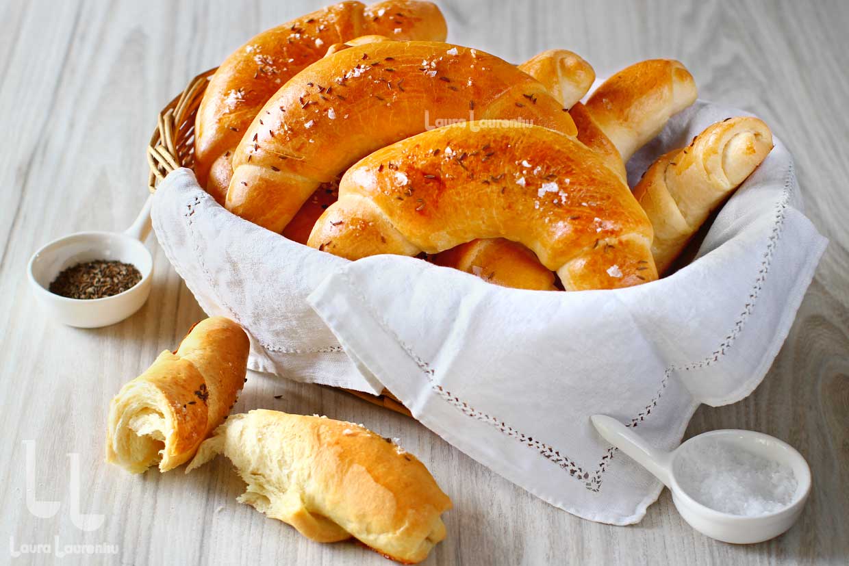 reteta cornuri aperitiv cu sunca sau simple reteta video prezentata de laura laurentiu