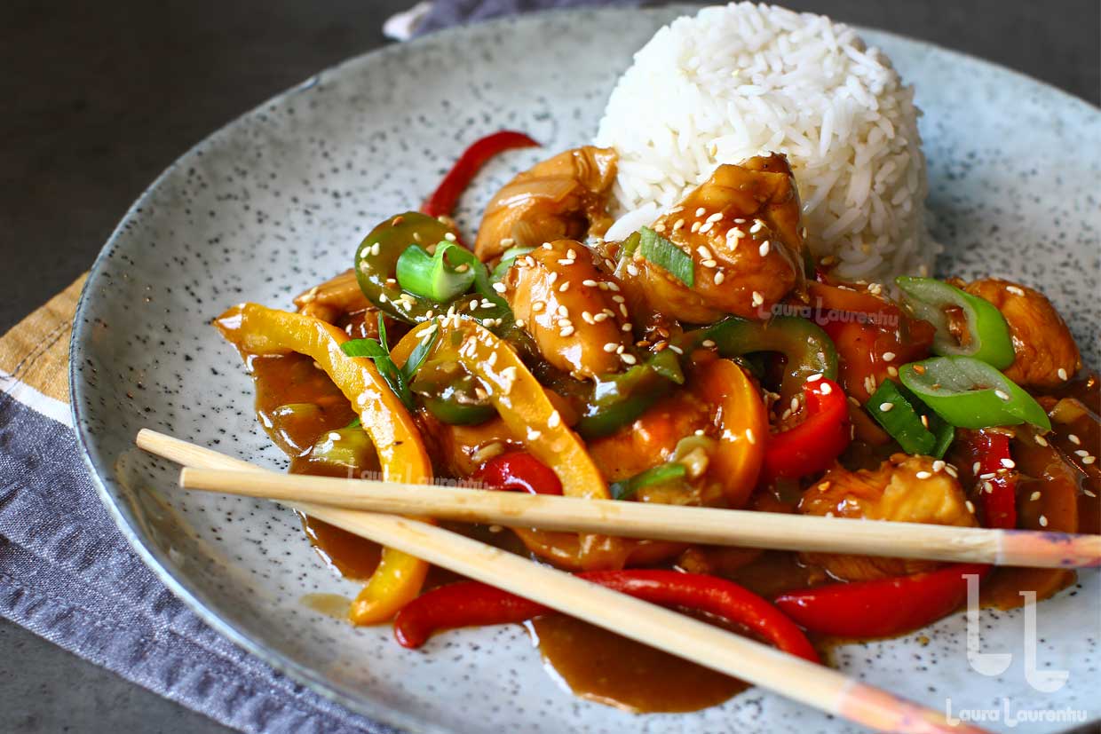 pui in stil chinezesc reteta rapida video prezentata de laura laurentiu