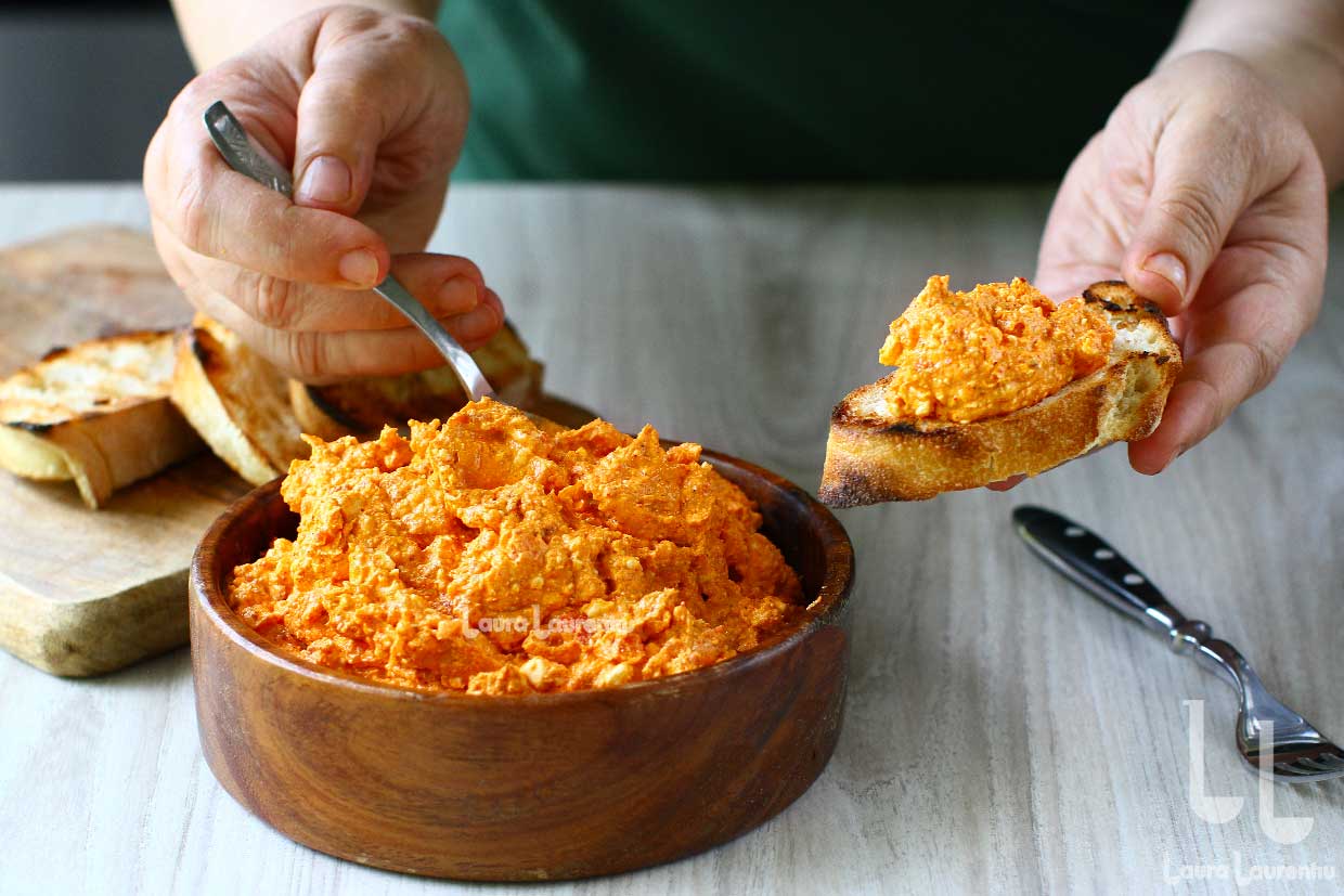 pasta aperitiv urnebes crema picanta de branza cu ardei reteta video si text
