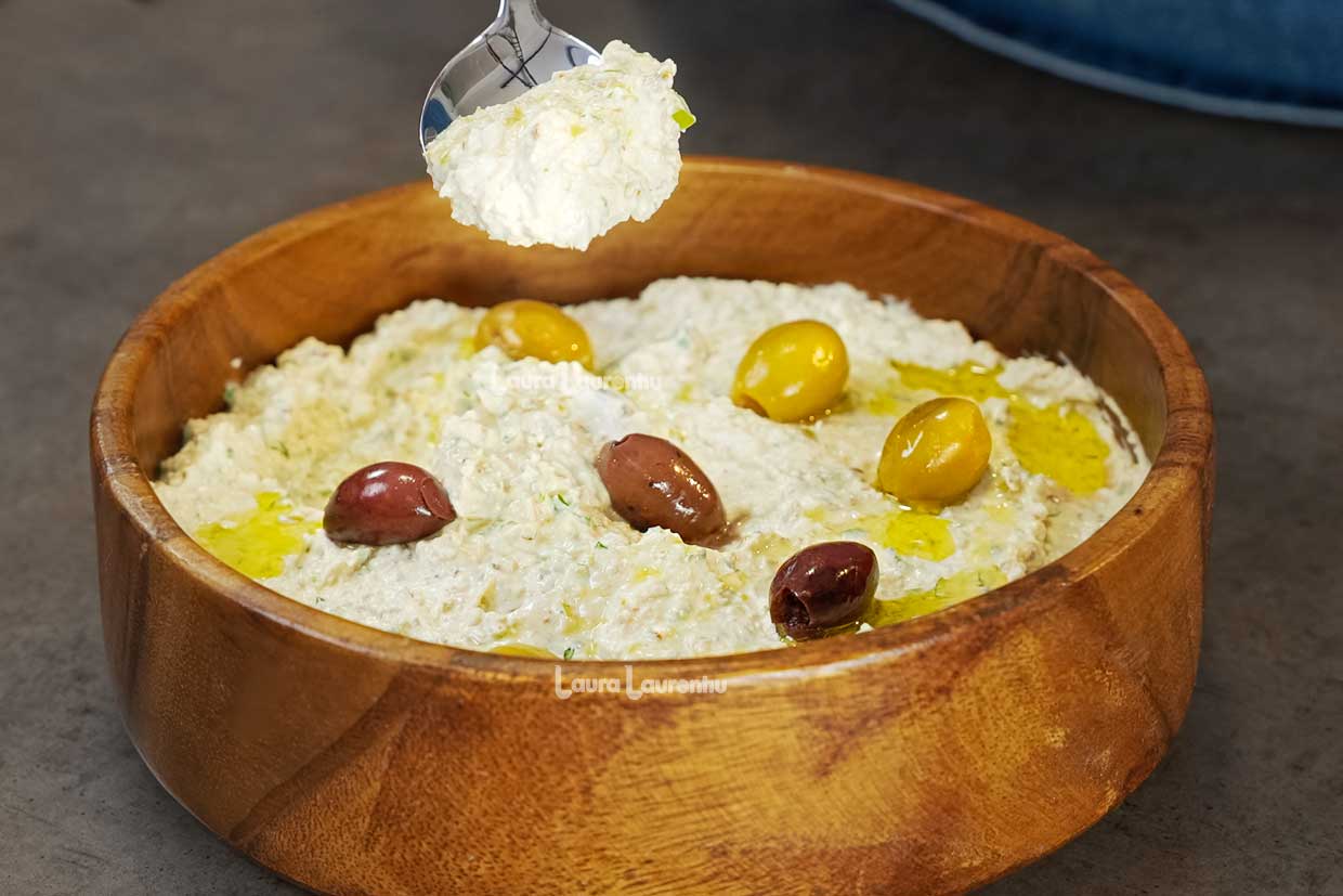 pasta aperitiv de feta cu masline verzi si iaurt grecesc reteta