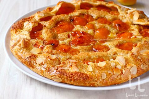 tarta cu caise si crema de migdale reteta video laura laurentiu